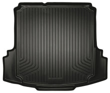 Cargar imagen en el visor de la galería, Husky Liners 2012 Volkswagen Jetta WeatherBeater Revestimiento para maletero negro