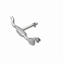 Cargar imagen en el visor de la galería, MagnaFlow Conv DF 01 Ford Trucks 4.6L