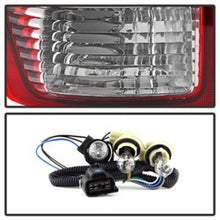 Cargar imagen en el visor de la galería, Xtune Chevy Avalanche 02-06 Driver Side Tail Lights - OEM Left ALT-JH-CAVA02-OE-L