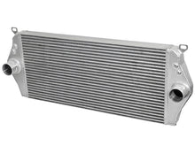 Cargar imagen en el visor de la galería, Intercooler aFe BladeRunner con tubos negros 16-17 Nissan Titan XD V8 5.0L (td)
