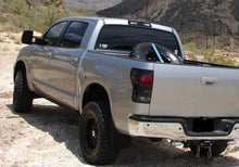 Cargar imagen en el visor de la galería, N-Fab Bed Mounted Tire Carrier Universal - Gloss Black - Black Strap