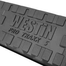 Cargar imagen en el visor de la galería, Westin 19-20 Ram 1500 Quad Cab con caja de 6.5 pies PRO TRAXX 5 W2W Barras de paso Nerf ovaladas - Acero inoxidable
