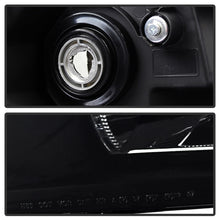 Cargar imagen en el visor de la galería, Xtune Chevy Silverado 07-13 Crystal Headlights Black Smoked HD-JH-CS07-AM-BSM