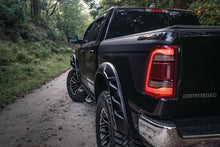 Cargar imagen en el visor de la galería, Bushwacker 14-19 Toyota Tundra con cama de 66.7 pulgadas estilo DRT bengalas 4 piezas - negro