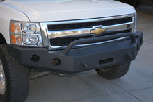 Cargar imagen en el visor de la galería, Parachoques delantero DV8 Offroad 07-13 Chevrolet Silverado 1500 - Recubrimiento en polvo negro