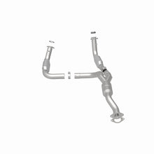 Cargar imagen en el visor de la galería, Magnaflow Conv DF 2011-2012 EXPRESS 2500 6.0L 6.0L Underbody