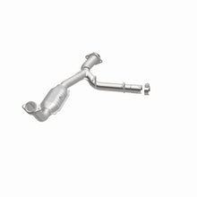 Cargar imagen en el visor de la galería, MagnaFlow Conv DF 03-05 Ford Expedition/05-06 Lincoln Navigator 5.4L P/S