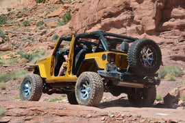 Road Armor 07-17 Jeep Wrangler JK Stealth Parachoques trasero sin cabrestante con soporte para neumáticos - Tex Blk