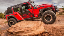 Cargar imagen en el visor de la galería, Capó de dispersión de calor DV8 Offroad 18+ Jeep JL - Imprimación negra