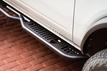 Cargar imagen en el visor de la galería, DV8 Offroad 21-22 Ford Bronco OE Plus Series Pasos laterales