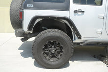 Cargar imagen en el visor de la galería, Guardabarros interior trasero de aluminio DV8 Offroad 07-18 Jeep Wrangler JK - Negro