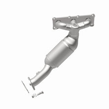 Cargar imagen en el visor de la galería, MagnaFlow California Converter Direct Fit 07-13 BMW 328i L6 3.0LGAS 3.75in Inlet 4in Outlet 2in Dia