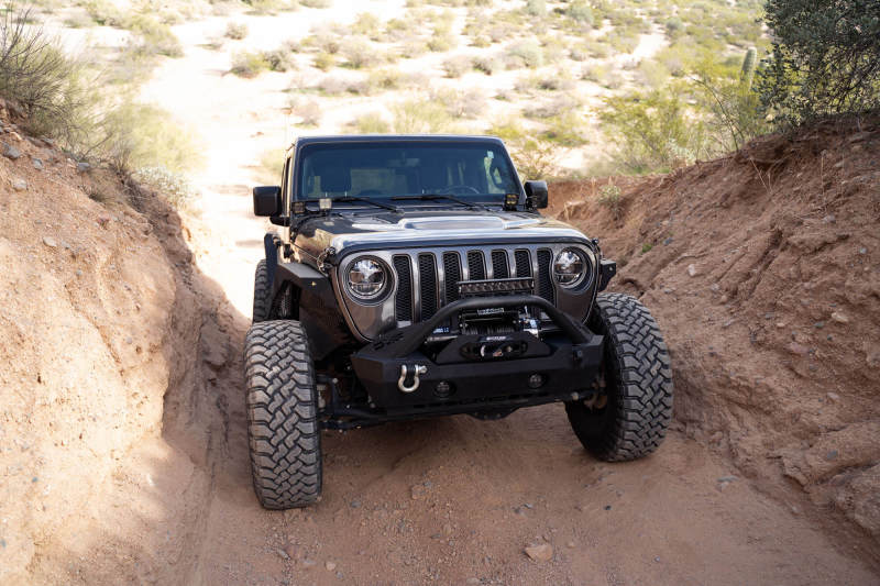 DV8 Offroad 18-22 Jeep Gladiator JT Soporte de barra de luz de capó