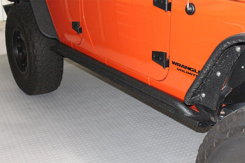 Fishbone Offroad 07-18 Jeep Wrangler JK 4 puertas Rubicon Steel Rock Slider - Pintura en polvo texturizada negra