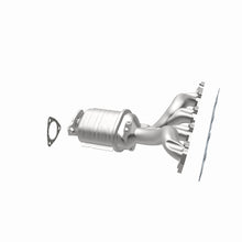 Cargar imagen en el visor de la galería, MagnaFlow 08-10 Pontiac G6 2.4L Underbody Direct Fit CARB Compliant Manifold Catalytic Converter