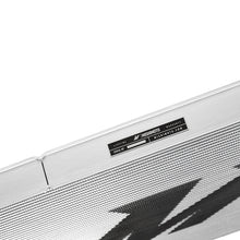 Cargar imagen en el visor de la galería, Mishimoto 07-17 Jeep Wrangler JK Performance Aluminum Radiator V2