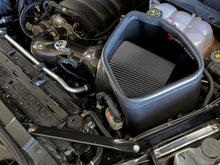 Cargar imagen en el visor de la galería, aFe 19-21 GM Trucks 5.3L/6.2L Track Series Sistema de admisión de aire frío de fibra de carbono con filtros Pro Dry S