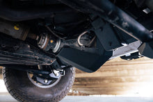 Cargar imagen en el visor de la galería, Placa protectora del diferencial trasero DV8 Offroad 21-22 Ford Bronco