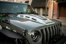 Cargar imagen en el visor de la galería, Capó de dispersión de calor DV8 Offroad 18+ Jeep JL - Imprimación negra