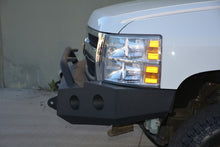 Cargar imagen en el visor de la galería, Parachoques delantero DV8 Offroad 07-13 Chevrolet Silverado 1500 - Recubrimiento en polvo negro