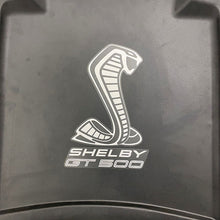 Cargar imagen en el visor de la galería, Ford Racing 2020 Ford Performance Shelby GT500 Gráfico para gorro de lluvia debajo del capó