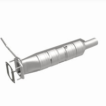 Cargar imagen en el visor de la galería, MagnaFlow 09-19 Ford F53 V10 6.8L Underbody 6.8L Direct Fit Catalytic Converter