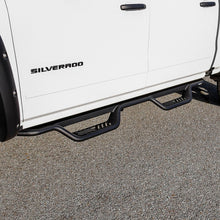 Cargar imagen en el visor de la galería, Westin 14-18 Chevrolet Silverado / GMC Sierra Crew Cab Outlaw Nerf Step Bars (Excl. Diesel)