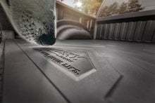 Cargar imagen en el visor de la galería, Husky Liners 19-20 Dodge RAM 1500 67.4 Camas Sin Ram Box Tapete de cama resistente