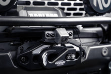 Cargar imagen en el visor de la galería, Soporte de reubicación de cámara frontal DV8 Offroad 21-23 Ford Bronco