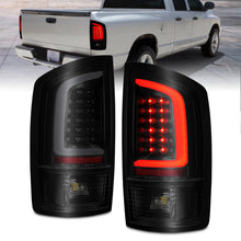 Cargar imagen en el visor de la galería, ANZO 2002-2006 Dodge Ram 1500 luces traseras LED con barra de luz, carcasa negra, lente ahumada
