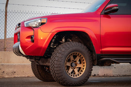 ICON Raider 17x8.5 6x5.5 0mm Offset 4.75in BS Rueda de latón satinado