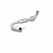 Cargar imagen en el visor de la galería, MagnaFlow Conv DF 97-98 Ford Trucks 5.4L