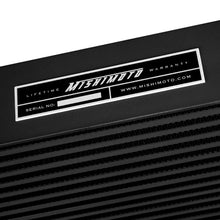 Cargar imagen en el visor de la galería, Mishimoto 01-05 Chevrolet 6.6L Duramax Intercooler (Negro)