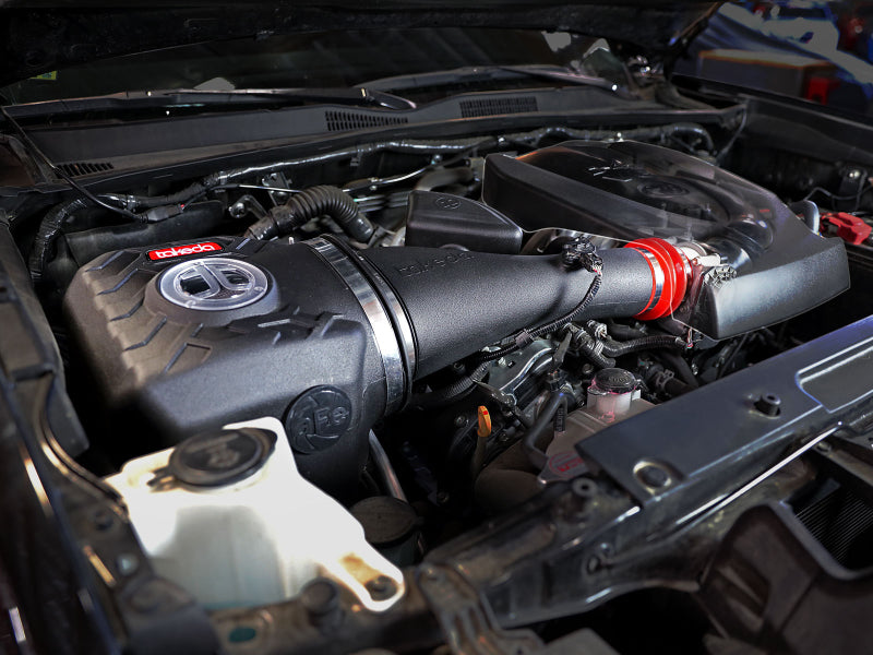 Sistema de admisión de aire frío aFe Takeda Momentum con filtro Pro 5R 16-19 Toyota Tacoma V6-3.5L