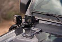 Cargar imagen en el visor de la galería, DV8 Offroad 18-22 Jeep Gladiator JT Soporte de barra de luz de capó
