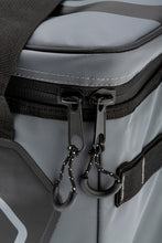 Cargar imagen en el visor de la galería, Bolsa térmica ARB de carbón con detalles rojos, 15 pulgadas de largo x 11 pulgadas de ancho x 9 pulgadas de alto, capacidad para 22 latas