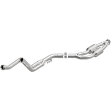 Cargar imagen en el visor de la galería, MagnaFlow Conv DF 94-97 MercedeS C280 2.8L