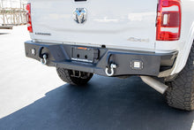 Cargar imagen en el visor de la galería, Parachoques trasero DV8 Offroad 19+ Ram 2500/3500