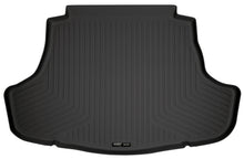 Cargar imagen en el visor de la galería, Husky Liners 2018+ Toyota Camry WeatherBeater Revestimiento de maletero negro