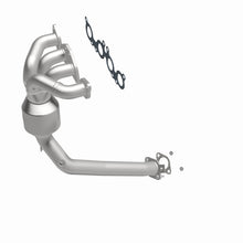 Cargar imagen en el visor de la galería, MagnaFlow Conv DF 05-11 Volvo XC90 4.4L Front