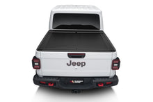 Cargar imagen en el visor de la galería, Rugged Ridge Armis Retractable Locking Bed Cover 20-21 JT