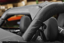 Cargar imagen en el visor de la galería, Rugged Ridge Roll Bar Cover Vinyl 07-18 Jeep Wrangler Unlimited JK