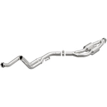 Cargar imagen en el visor de la galería, MagnaFlow Conv DF 94-97 MercedeS C280 2.8L