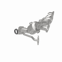 Cargar imagen en el visor de la galería, MagnaFlow OEM Grade 12-17 Toyota Prius C Federal / EPA Compliant Manifold Catalytic Converter