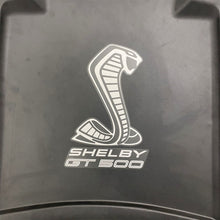 Cargar imagen en el visor de la galería, Ford Racing 2020 Ford Performance Shelby GT500 Gráfico para gorro de lluvia debajo del capó