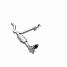 Cargar imagen en el visor de la galería, MagnaFlow Conv DF 99-00 Ford F-150 4.2L 50S