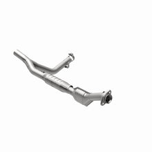 Cargar imagen en el visor de la galería, MagnaFlow Conv DF 01 Ford Trucks 5.4L