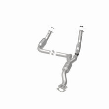 Cargar imagen en el visor de la galería, Magnaflow Conv DF 2011-2012 EXPRESS 2500 6.0L 6.0L Underbody