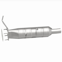 Cargar imagen en el visor de la galería, MagnaFlow 09-19 Ford F53 V10 6.8L Underbody 6.8L Direct Fit Catalytic Converter