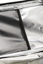 Cargar imagen en el visor de la galería, Bolsa térmica ARB de carbón con detalles rojos, 15 pulgadas de largo x 11 pulgadas de ancho x 9 pulgadas de alto, capacidad para 22 latas